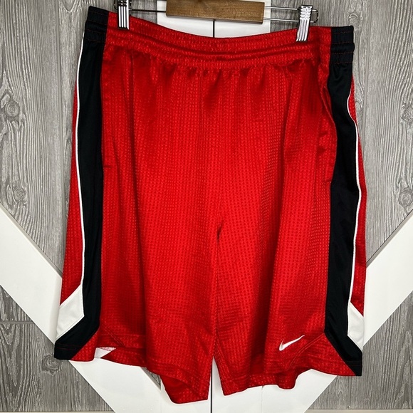D19.13 Nike Better World Red Basketball Shorts Large - Picture 1 of 6